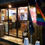 Foto des Eingangs zur Eagle Tokyo Bar