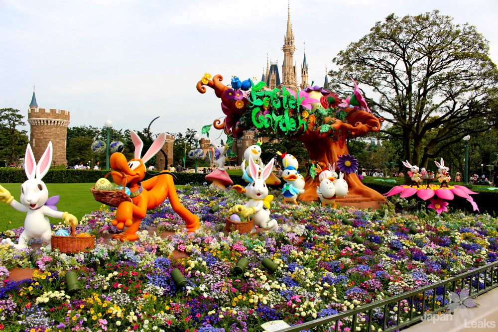 Foto von Osterdekoration im Tokyo Disneyland.