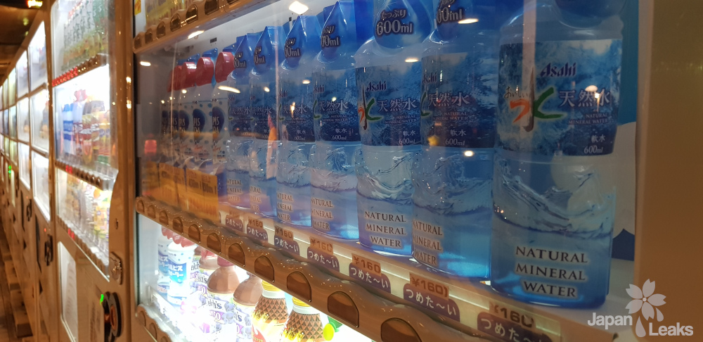 Wasser im Getränkeautomaten