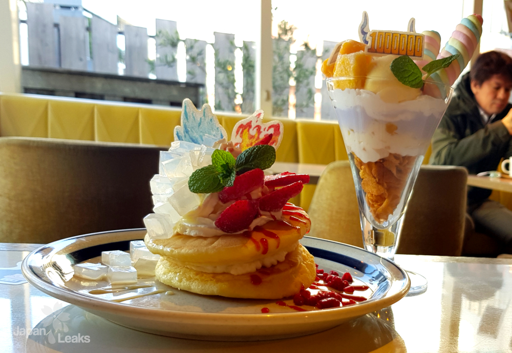 Pancakes und Pafait zum Thema My Hero Academia in Shibuyas Tokyu Hands Cafe.