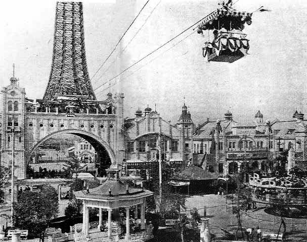 Historisches Foto Shinsekais mit dem Luna Park und Tsutenkaku Turm.