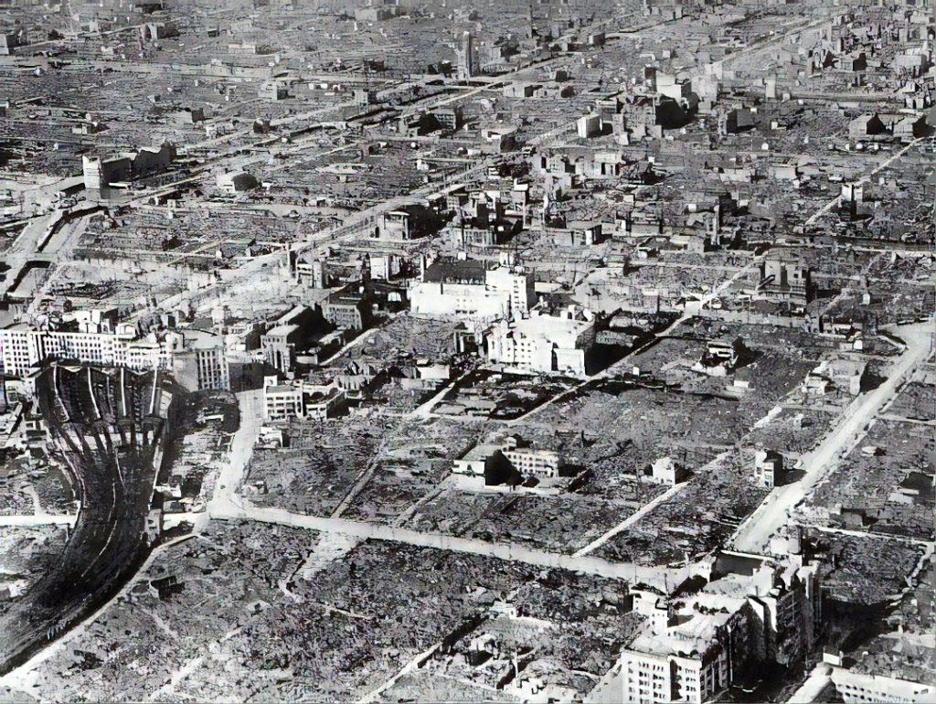 Historisches Foto der Zerstörung in Osaka durch die Luftangriffe im zweiten Weltkrieg